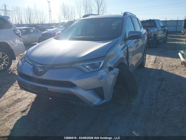 12560818 :رقم المزاد ، 2T3BFREV1JW856534 vin ، 2018 Toyota Rav4 Le مزاد بيع
