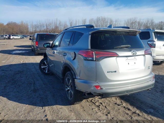 12560818 :رقم المزاد ، 2T3BFREV1JW856534 vin ، 2018 Toyota Rav4 Le مزاد بيع