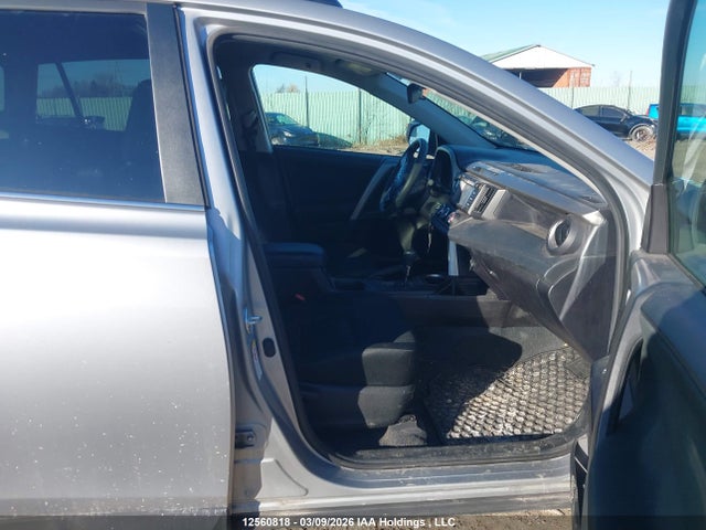 12560818 :رقم المزاد ، 2T3BFREV1JW856534 vin ، 2018 Toyota Rav4 Le مزاد بيع