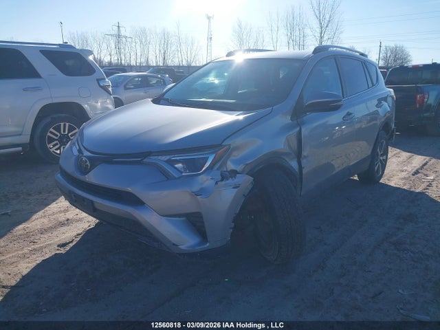 12560818 :رقم المزاد ، 2T3BFREV1JW856534 vin ، 2018 Toyota Rav4 Le مزاد بيع