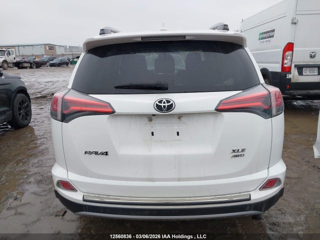 12560836 :رقم المزاد ، 2T3RFREVXJW787387 vin ، 2018 Toyota Rav4 Xle مزاد بيع