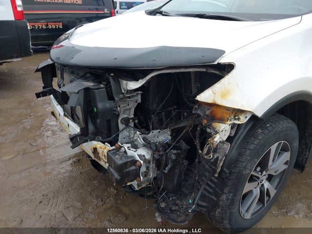 12560836 :رقم المزاد ، 2T3RFREVXJW787387 vin ، 2018 Toyota Rav4 Xle مزاد بيع