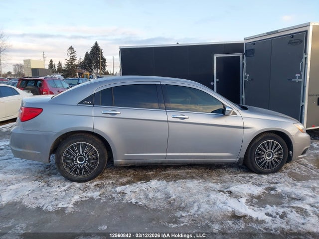 2014 Chrysler 200 Limited მანქანა იყიდება აუქციონზე, vin: 1C3CCBCG3EN194305, აუქციონის ნომერი: 12560842