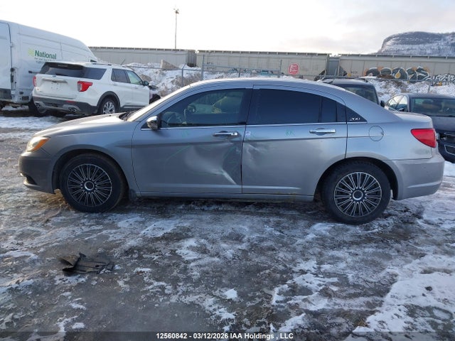 2014 Chrysler 200 Limited მანქანა იყიდება აუქციონზე, vin: 1C3CCBCG3EN194305, აუქციონის ნომერი: 12560842
