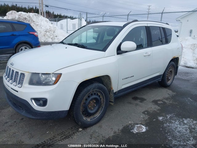 12560859 :رقم المزاد ، 1C4NJDAB7FD201549 vin ، 2015 Jeep Compass Sport مزاد بيع