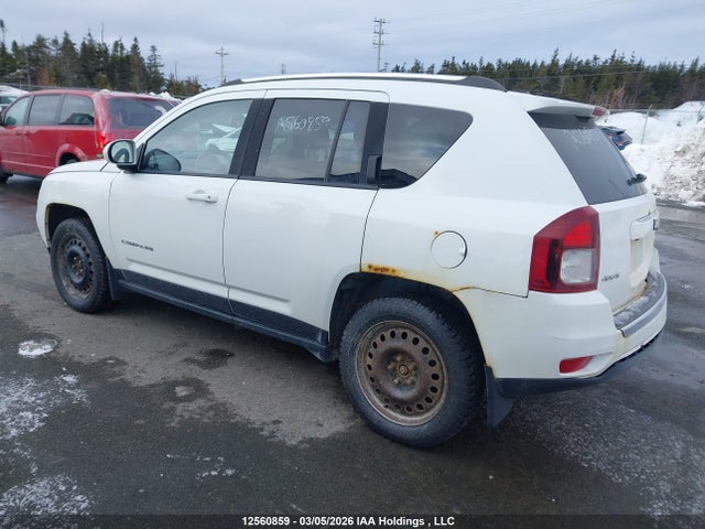 12560859 :رقم المزاد ، 1C4NJDAB7FD201549 vin ، 2015 Jeep Compass Sport مزاد بيع