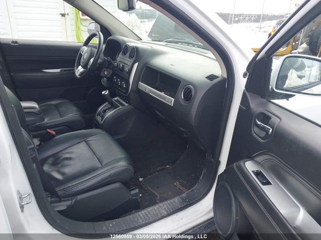 12560859 :رقم المزاد ، 1C4NJDAB7FD201549 vin ، 2015 Jeep Compass Sport مزاد بيع