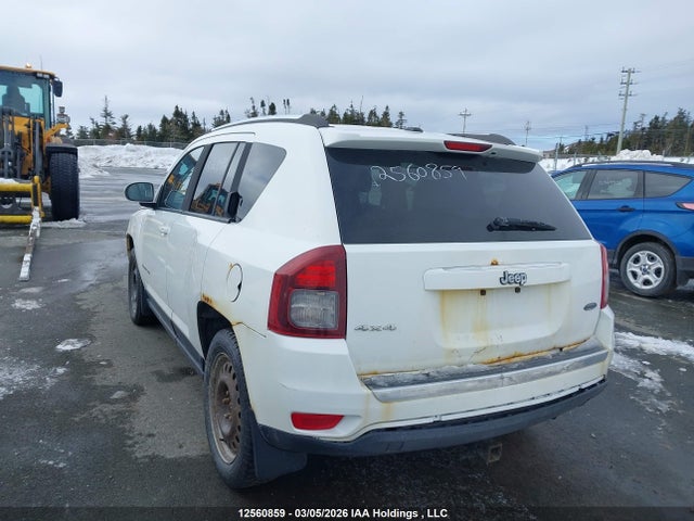 12560859 :رقم المزاد ، 1C4NJDAB7FD201549 vin ، 2015 Jeep Compass Sport مزاد بيع