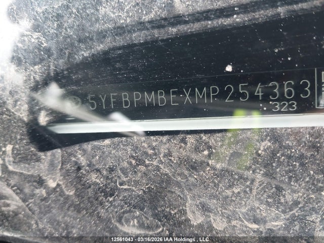 5YFBPMBEXMP254363 Toyota COROLLA LE