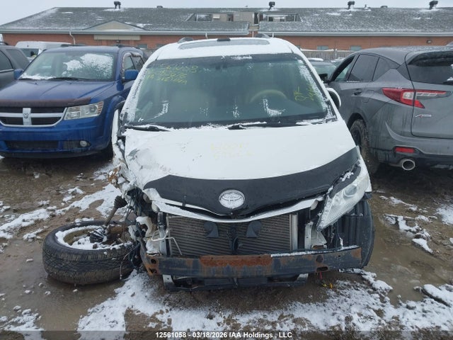 5TDDK3DC0ES083676 Toyota Sienna Xle 7 Passenger