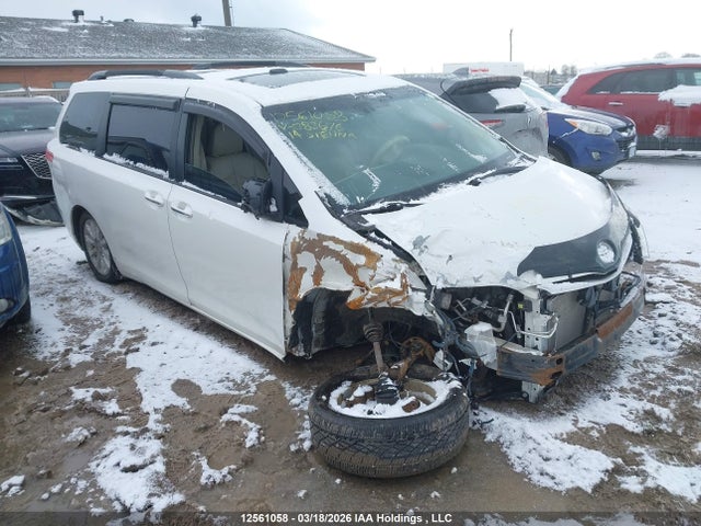 5TDDK3DC0ES083676 Toyota Sienna Xle 7 Passenger