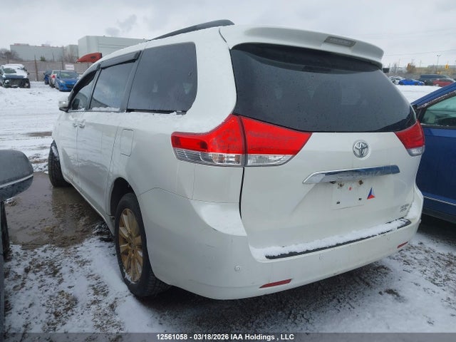5TDDK3DC0ES083676 Toyota Sienna Xle 7 Passenger