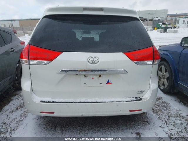 5TDDK3DC0ES083676 Toyota Sienna Xle 7 Passenger