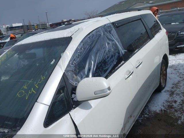 5TDDK3DC0ES083676 Toyota Sienna Xle 7 Passenger