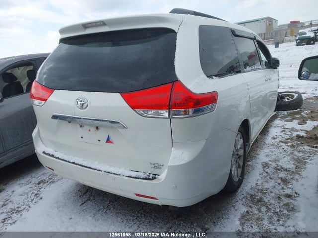 5TDDK3DC0ES083676 Toyota Sienna Xle 7 Passenger