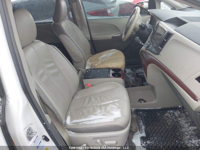 5TDDK3DC0ES083676 Toyota Sienna Xle 7 Passenger