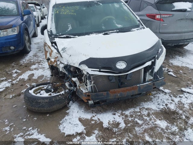 5TDDK3DC0ES083676 Toyota Sienna Xle 7 Passenger