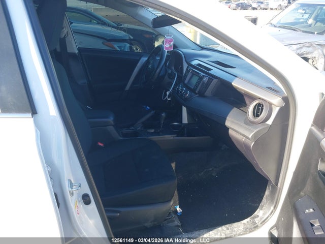 2T3BFREV6HW695799 Toyota RAV4 LE