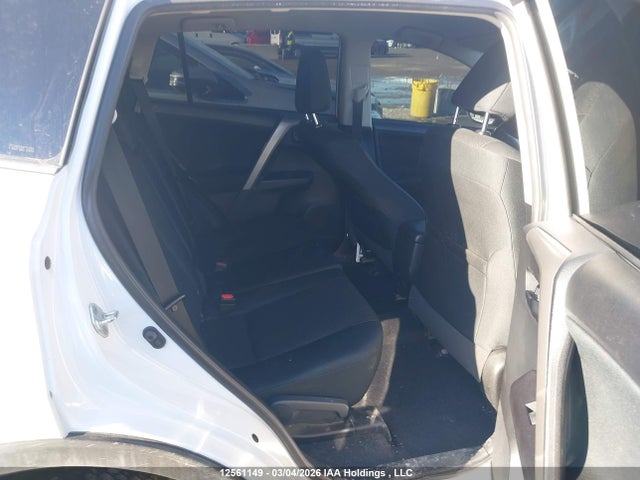 2T3BFREV6HW695799 Toyota RAV4 LE