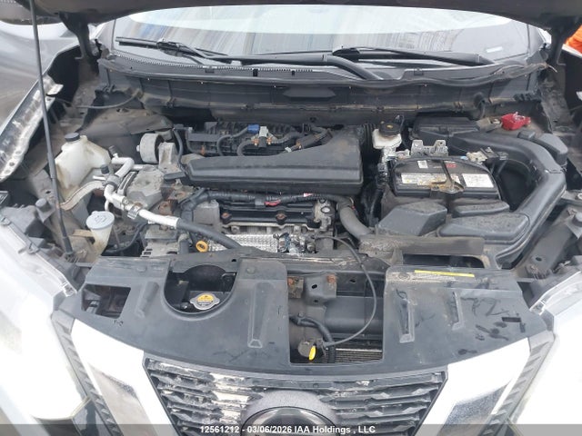 5N1AT2MV4JC811261 Nissan Rogue Sv/sl