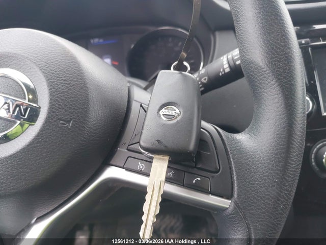 5N1AT2MV4JC811261 Nissan Rogue Sv/sl