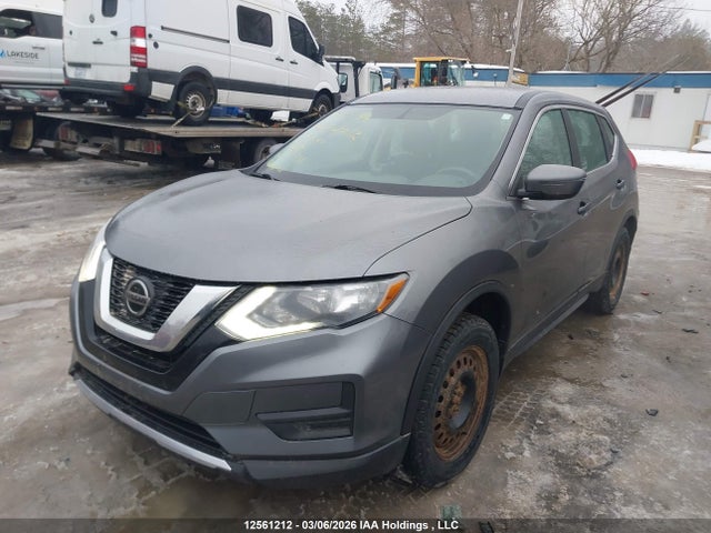 5N1AT2MV4JC811261 Nissan Rogue Sv/sl