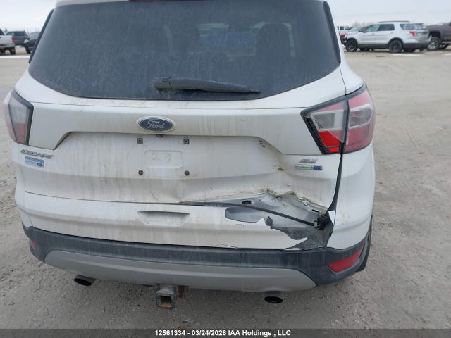 1FMCU9G99HUD80076 Ford ESCAPE SE