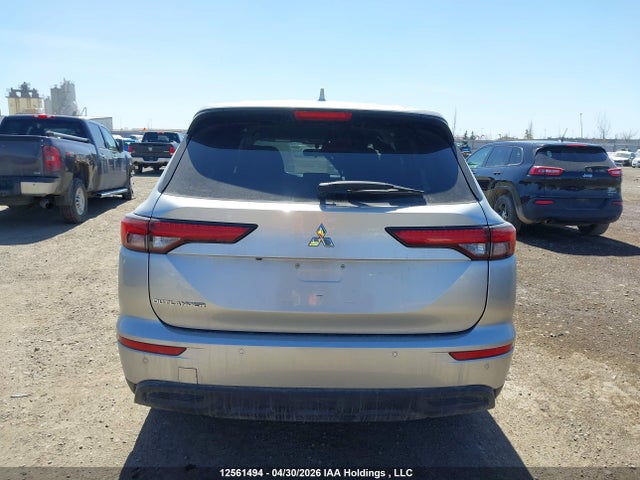 JA4J4UA85RZ627283 Mitsubishi Outlander Es