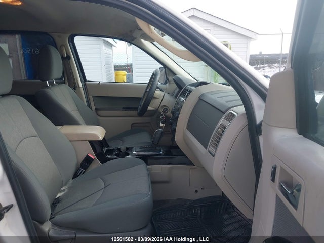 2011 Mazda Tribute Gx I4 მანქანა იყიდება აუქციონზე, vin: 4F2CY0C75BKM03252, აუქციონის ნომერი: 12561502