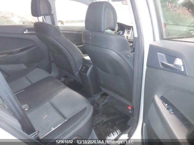 KM8J33A40GU177421 Hyundai Tucson Premium