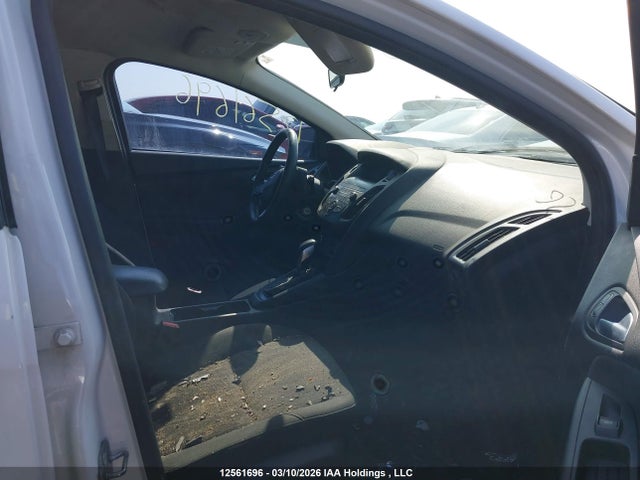 1FADP3K25JL263023 Ford FOCUS SE