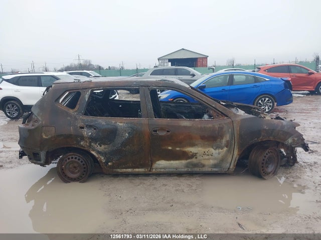 2015 Nissan Rogue S/sl/sv მანქანა იყიდება აუქციონზე, vin: 5N1AT2MT3FC892548, აუქციონის ნომერი: 12561793
