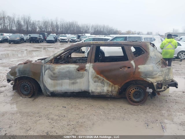 2015 Nissan Rogue S/sl/sv მანქანა იყიდება აუქციონზე, vin: 5N1AT2MT3FC892548, აუქციონის ნომერი: 12561793