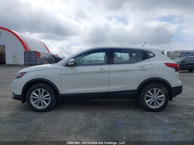 JN1BJ1CP5JW108815 Nissan Rogue Sport S/sv/sl