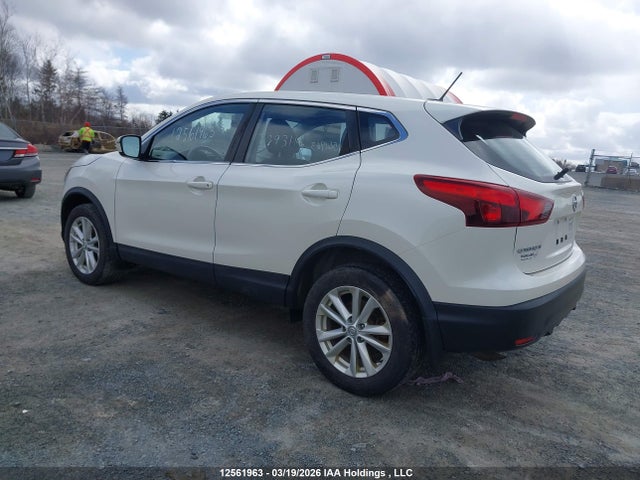 JN1BJ1CP5JW108815 Nissan Rogue Sport S/sv/sl