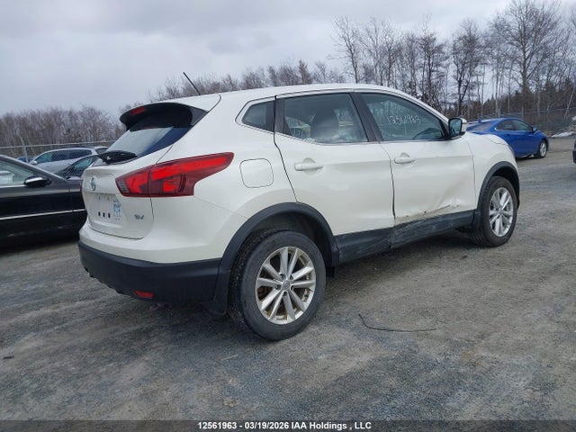 JN1BJ1CP5JW108815 Nissan Rogue Sport S/sv/sl