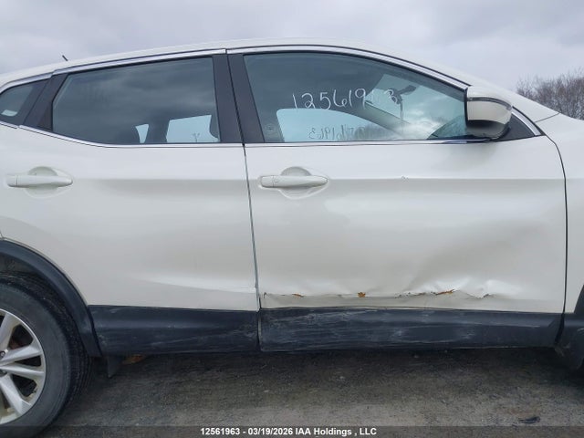 JN1BJ1CP5JW108815 Nissan Rogue Sport S/sv/sl