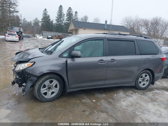 Aukcja sprzedaży 2019 Toyota Sienna Le, vin: 5TDKZ3DC6KS974070, numer aukcji: 12562006