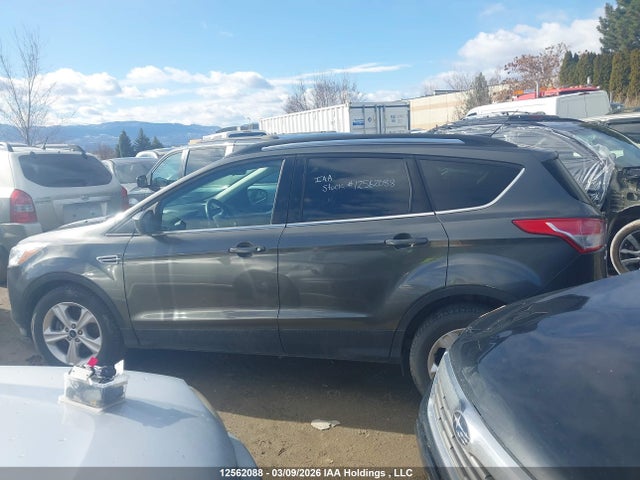 1FMCU9GX8GUA00299 Ford ESCAPE SE