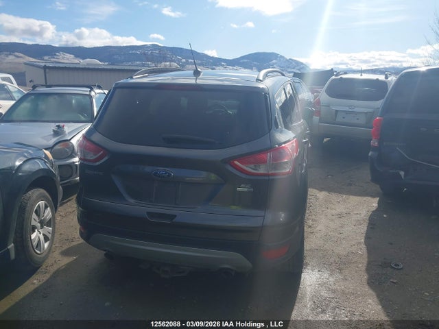 1FMCU9GX8GUA00299 Ford ESCAPE SE