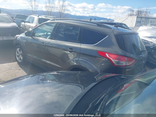 1FMCU9GX8GUA00299 Ford ESCAPE SE