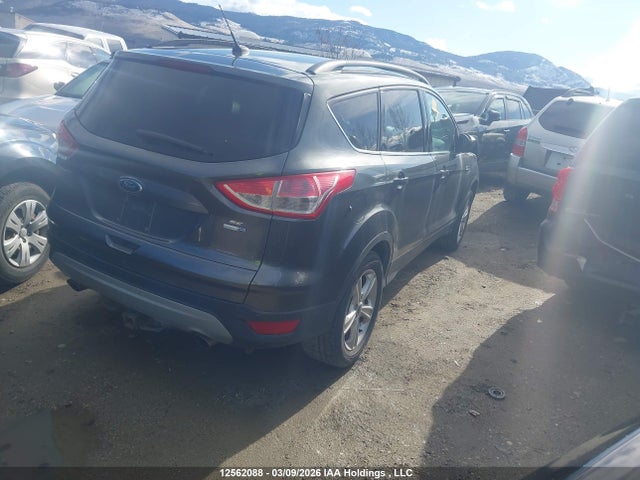 1FMCU9GX8GUA00299 Ford ESCAPE SE