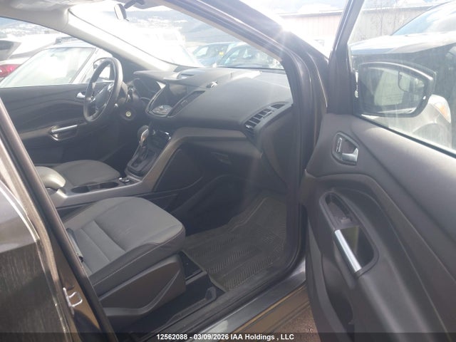 1FMCU9GX8GUA00299 Ford ESCAPE SE