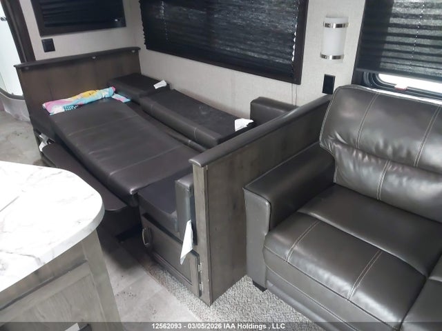 12562093 :رقم المزاد ، 1UJBJ0BV2L1T60173 vin ، 2020 Jayco Jay Flight مزاد بيع