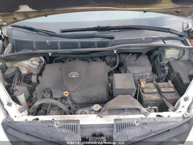 5TDZZ3DC5JS933250 Toyota Sienna 7-passenger