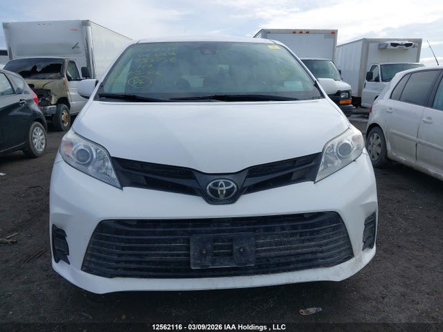 5TDZZ3DC5JS933250 Toyota Sienna 7-passenger