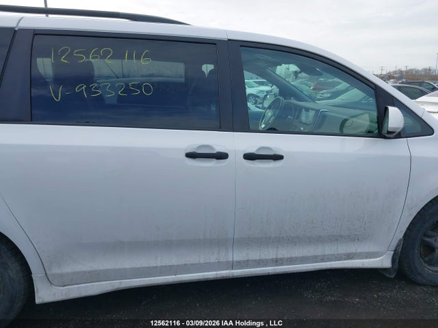 5TDZZ3DC5JS933250 Toyota Sienna 7-passenger