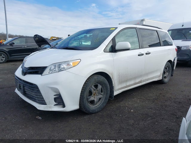5TDZZ3DC5JS933250 Toyota Sienna 7-passenger