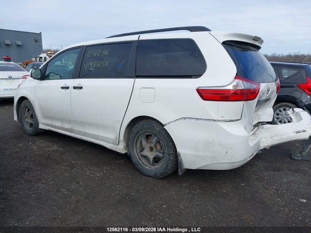 5TDZZ3DC5JS933250 Toyota Sienna 7-passenger