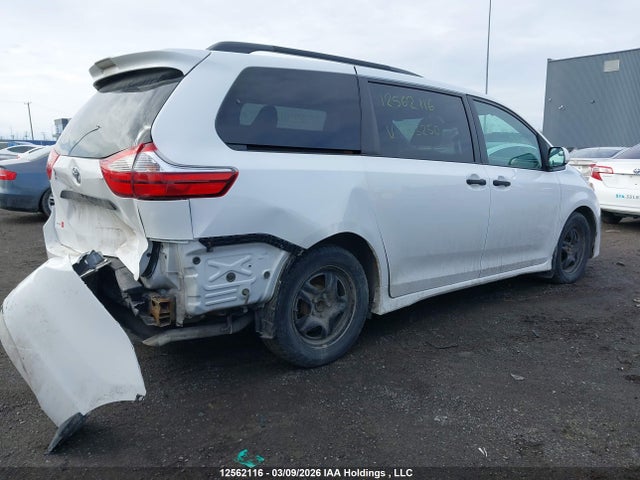 5TDZZ3DC5JS933250 Toyota Sienna 7-passenger